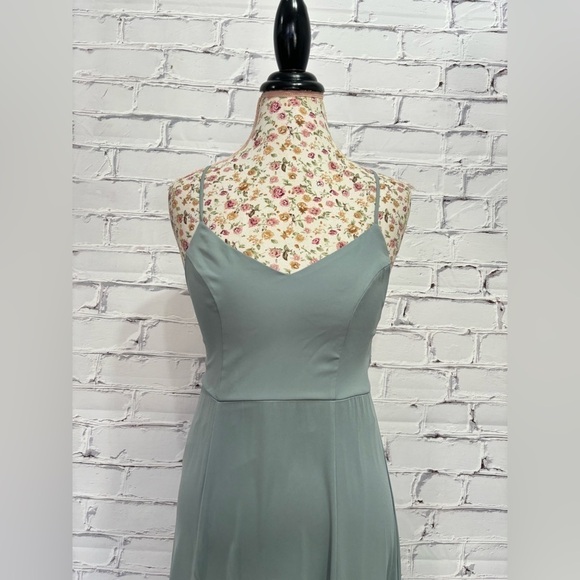 Show me your MUMU Godshaw Goddess Gown in Silver Sage Crisp NWOT Size Small - Picture 5 of 11